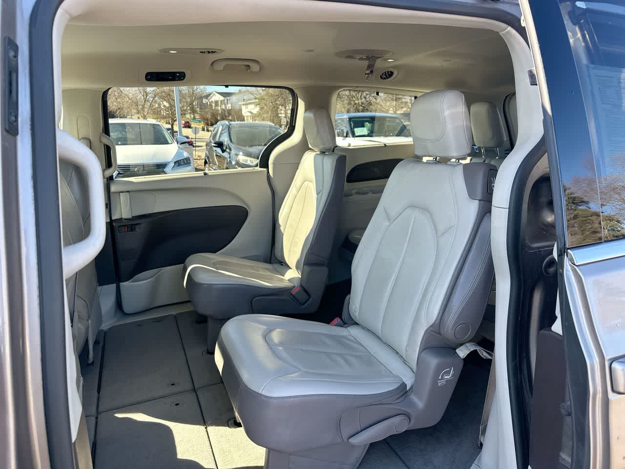 Thumbnail: 2018 Chrysler Pacifica - 24