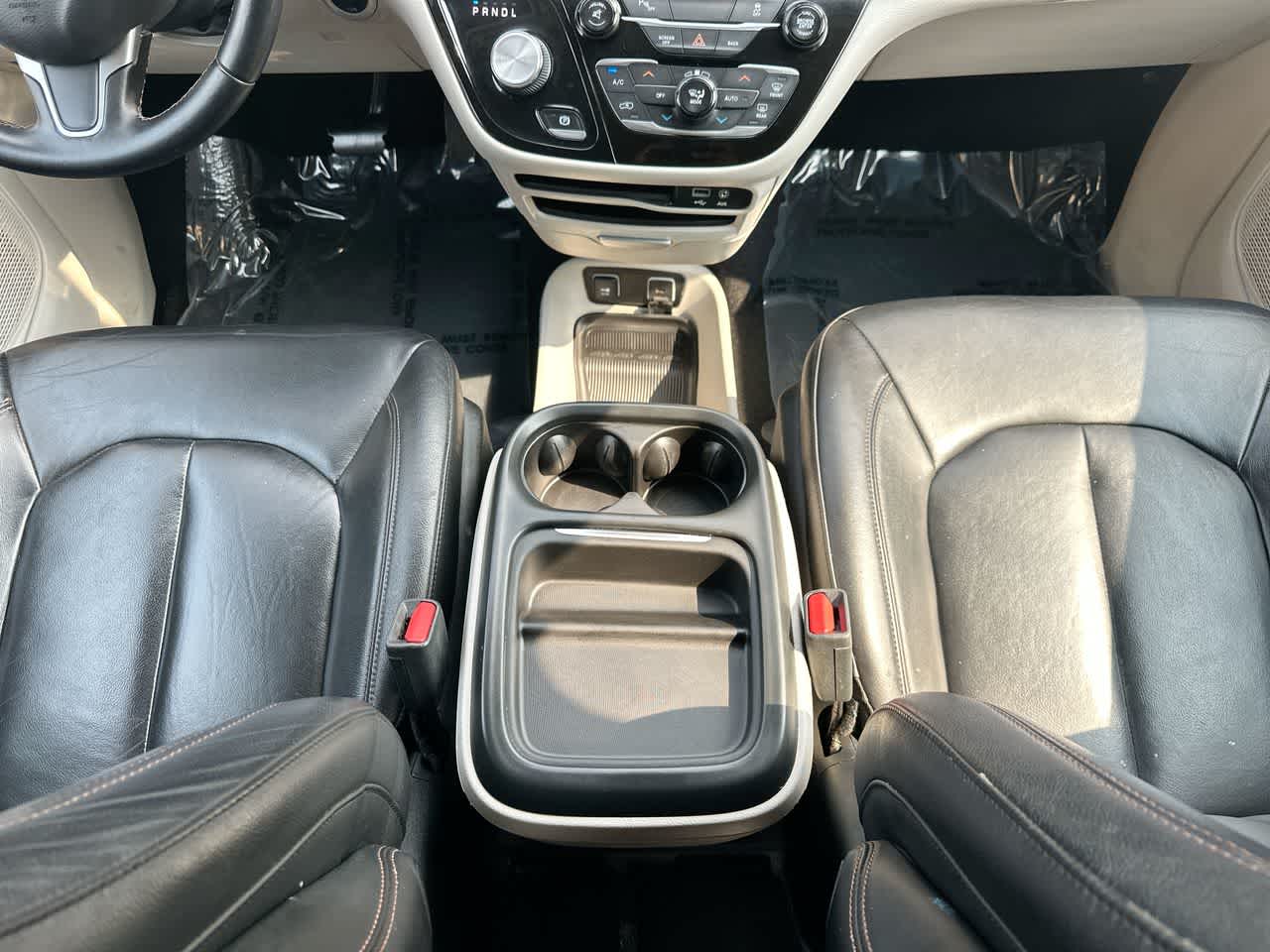 Thumbnail: 2017 Chrysler Pacifica - 31