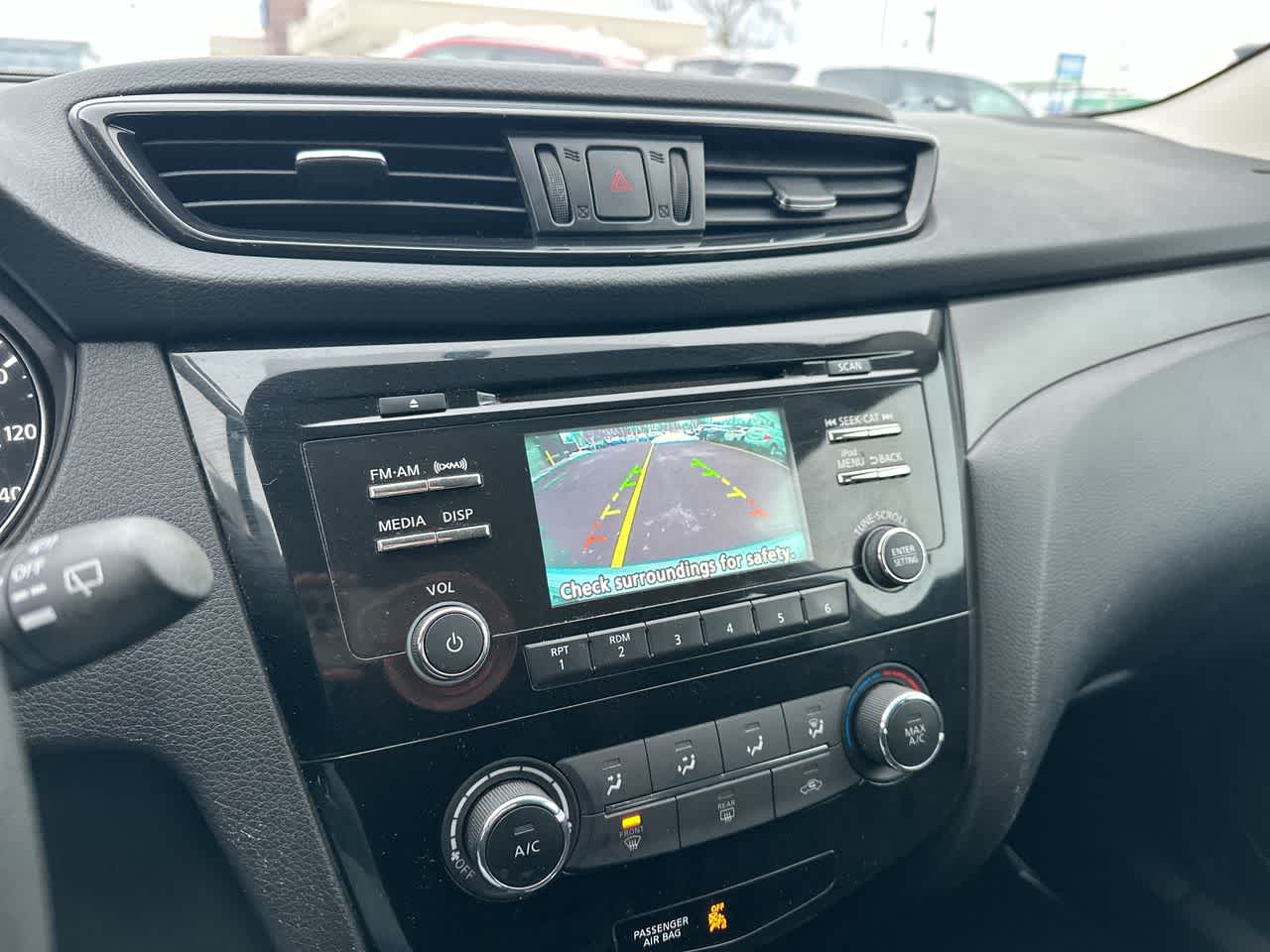 Thumbnail: 2017 Nissan Rogue Sport - 31