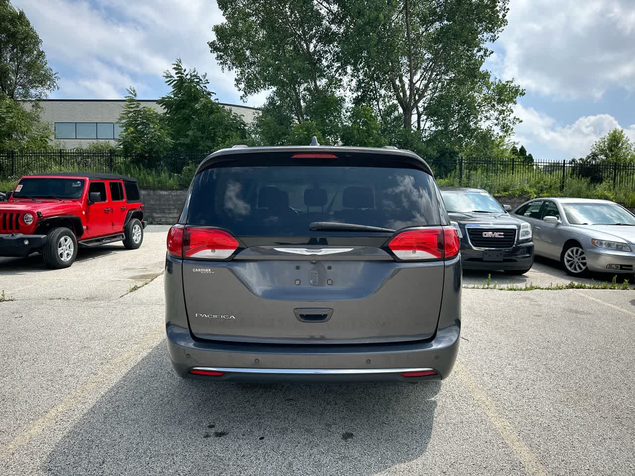 Thumbnail: 2017 Chrysler Pacifica - 21