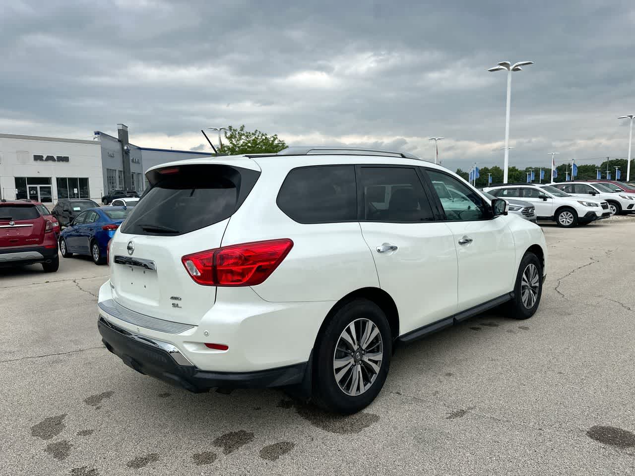 2017 Nissan Pathfinder SL 13