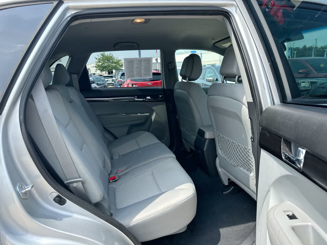 Thumbnail: 2011 Kia Sorento - 25
