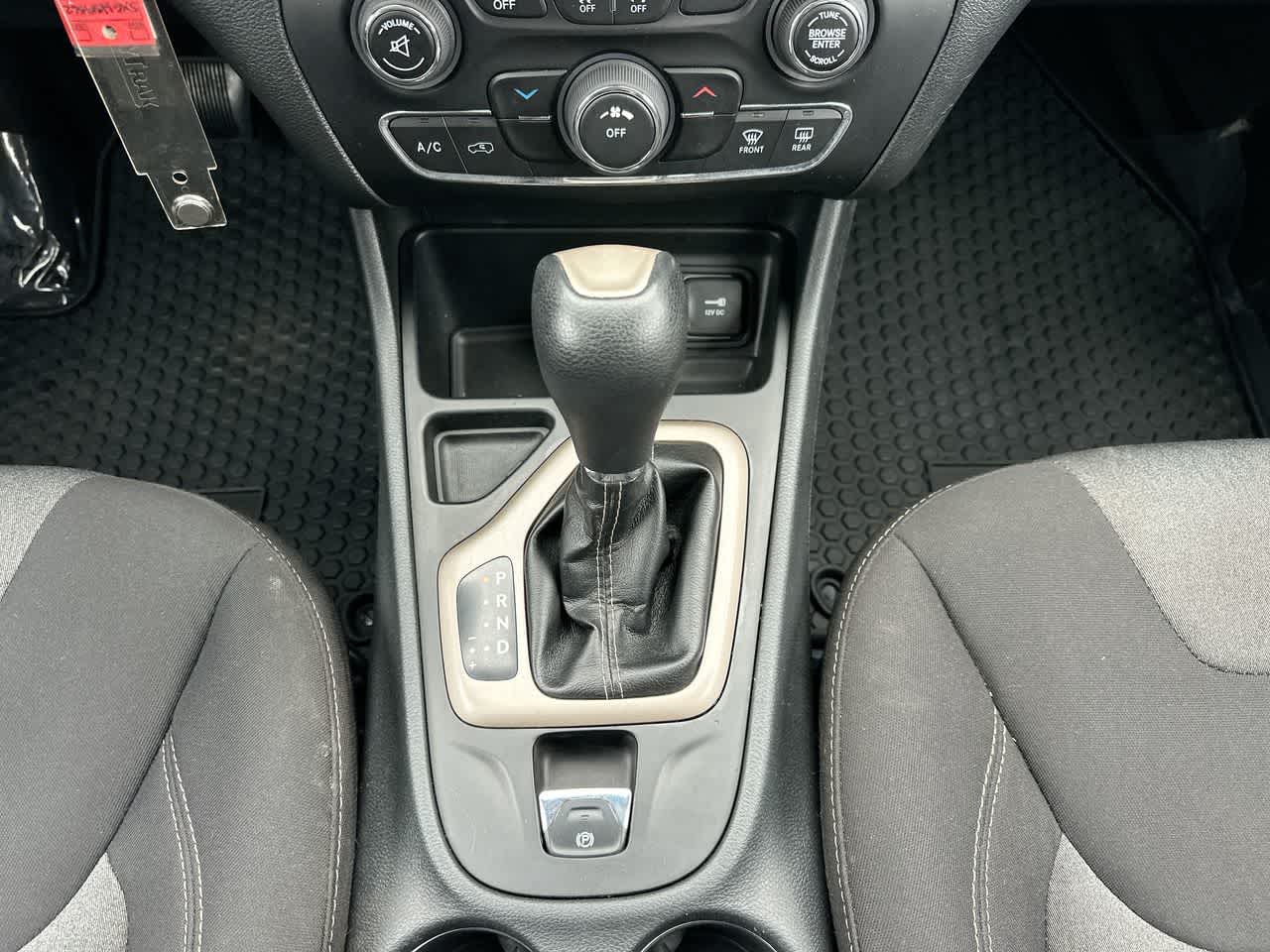 Thumbnail: 2016 Jeep Cherokee - 33