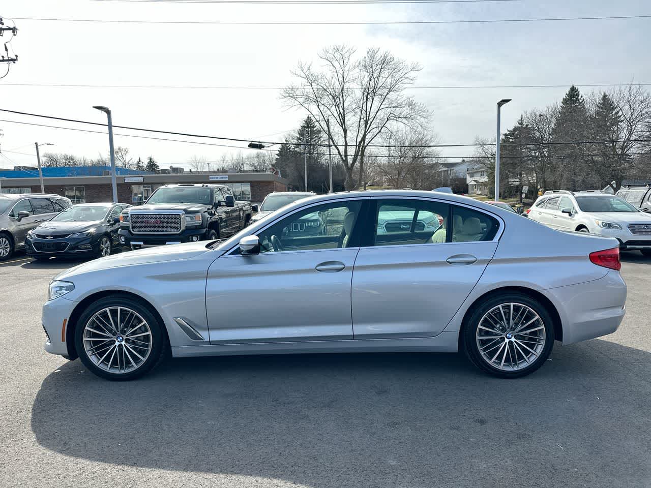 Thumbnail: 2020 BMW 5 Series - 10