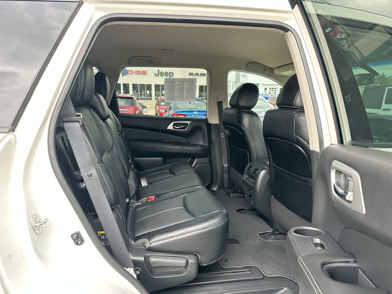 2017 Nissan Pathfinder SL 25