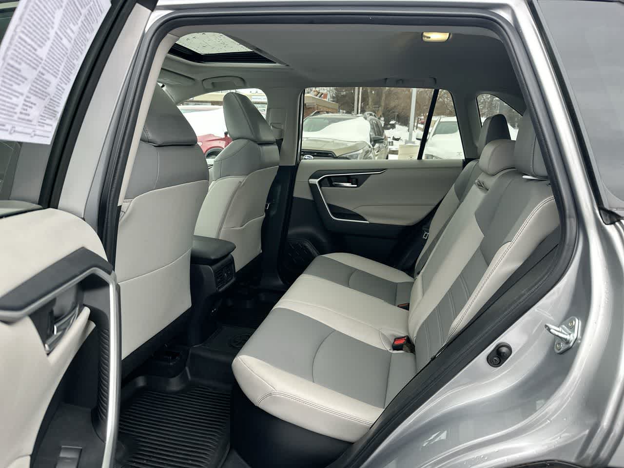 Thumbnail: 2022 Toyota RAV4 - 25