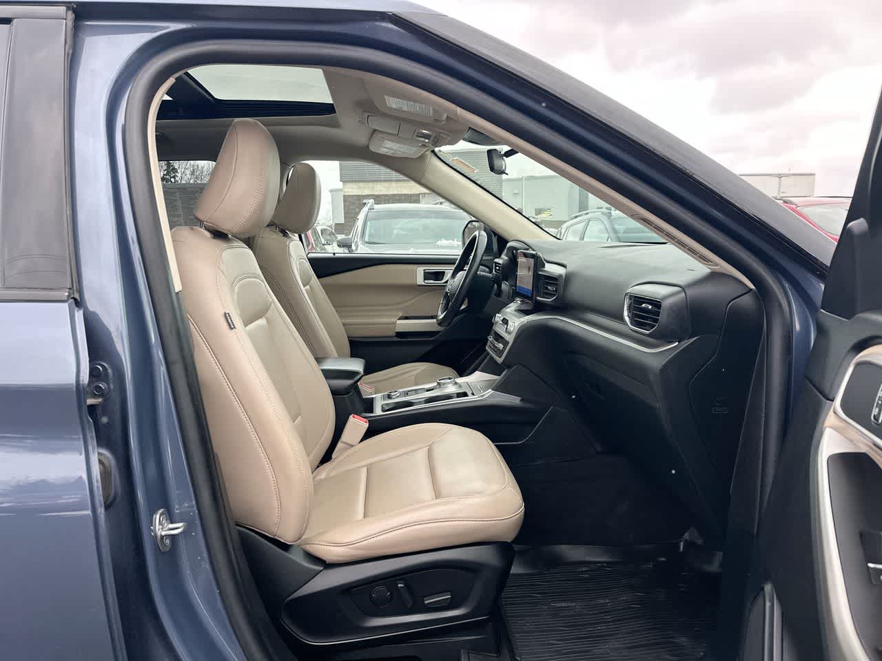 Thumbnail: 2021 Ford Explorer - 28