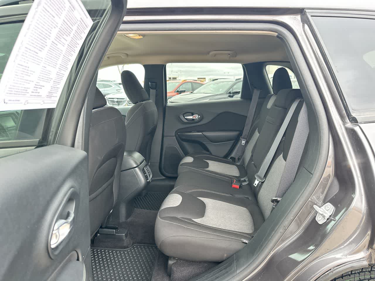 Thumbnail: 2016 Jeep Cherokee - 24