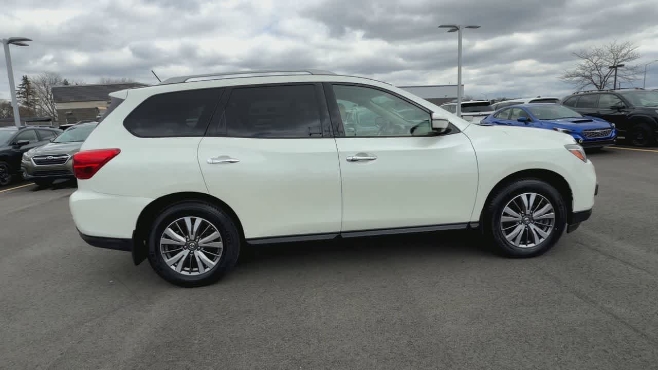 Thumbnail: 2018 Nissan Pathfinder - 9