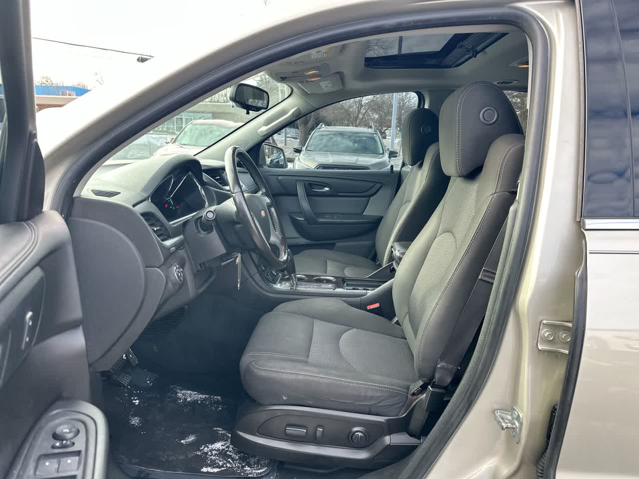 Thumbnail: 2017 Chevrolet Traverse - 21