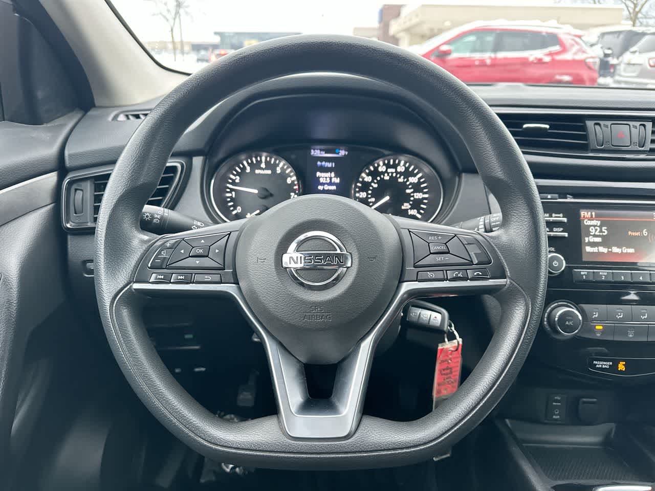 Thumbnail: 2017 Nissan Rogue Sport - 27