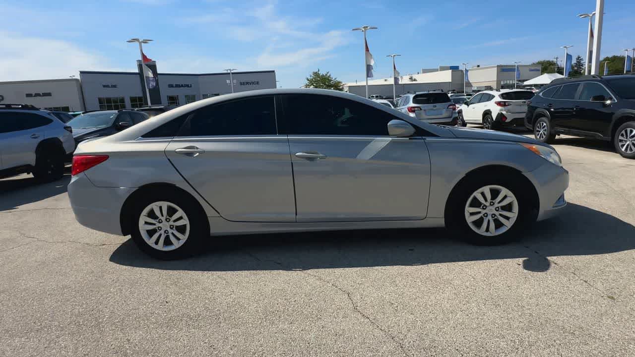 Thumbnail: 2011 Hyundai Sonata - 9