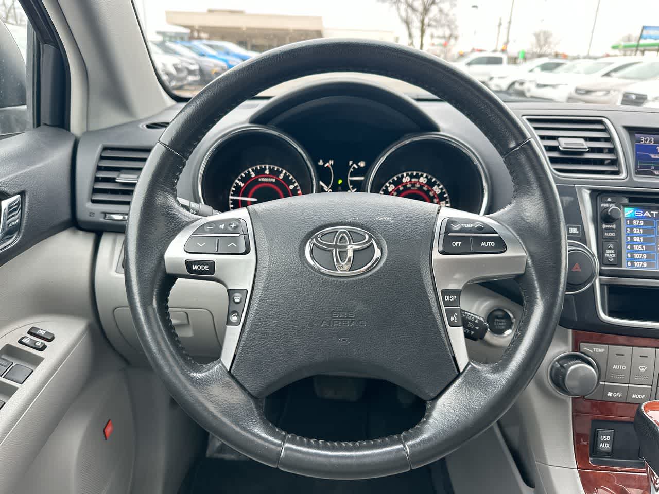 Thumbnail: 2013 Toyota Highlander - 28