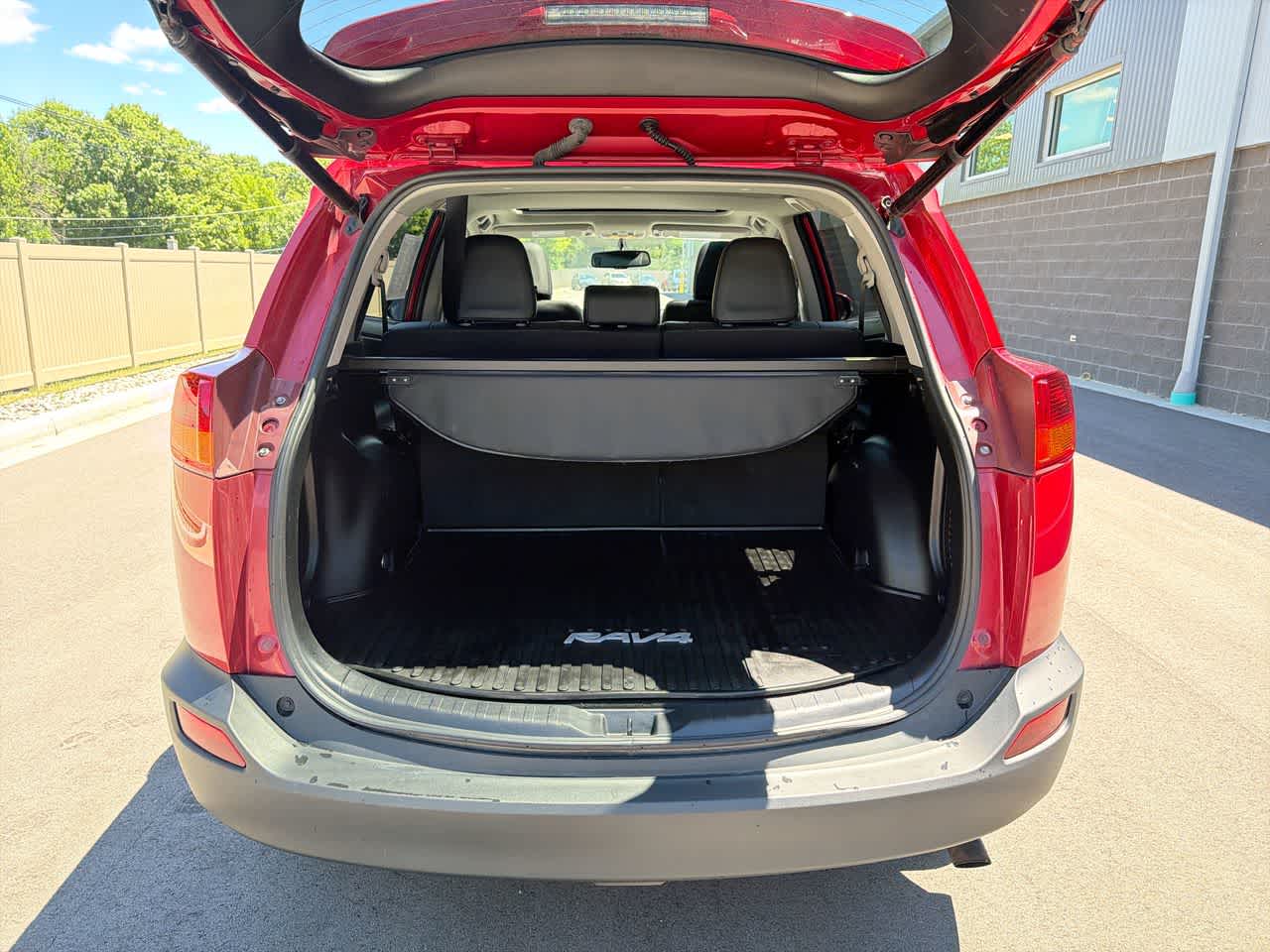 Thumbnail: 2015 Toyota RAV4 - 37