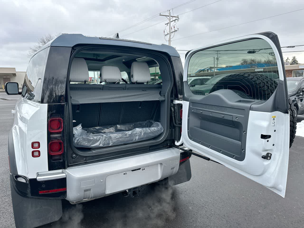 Thumbnail: 2025 Land Rover Defender - 36