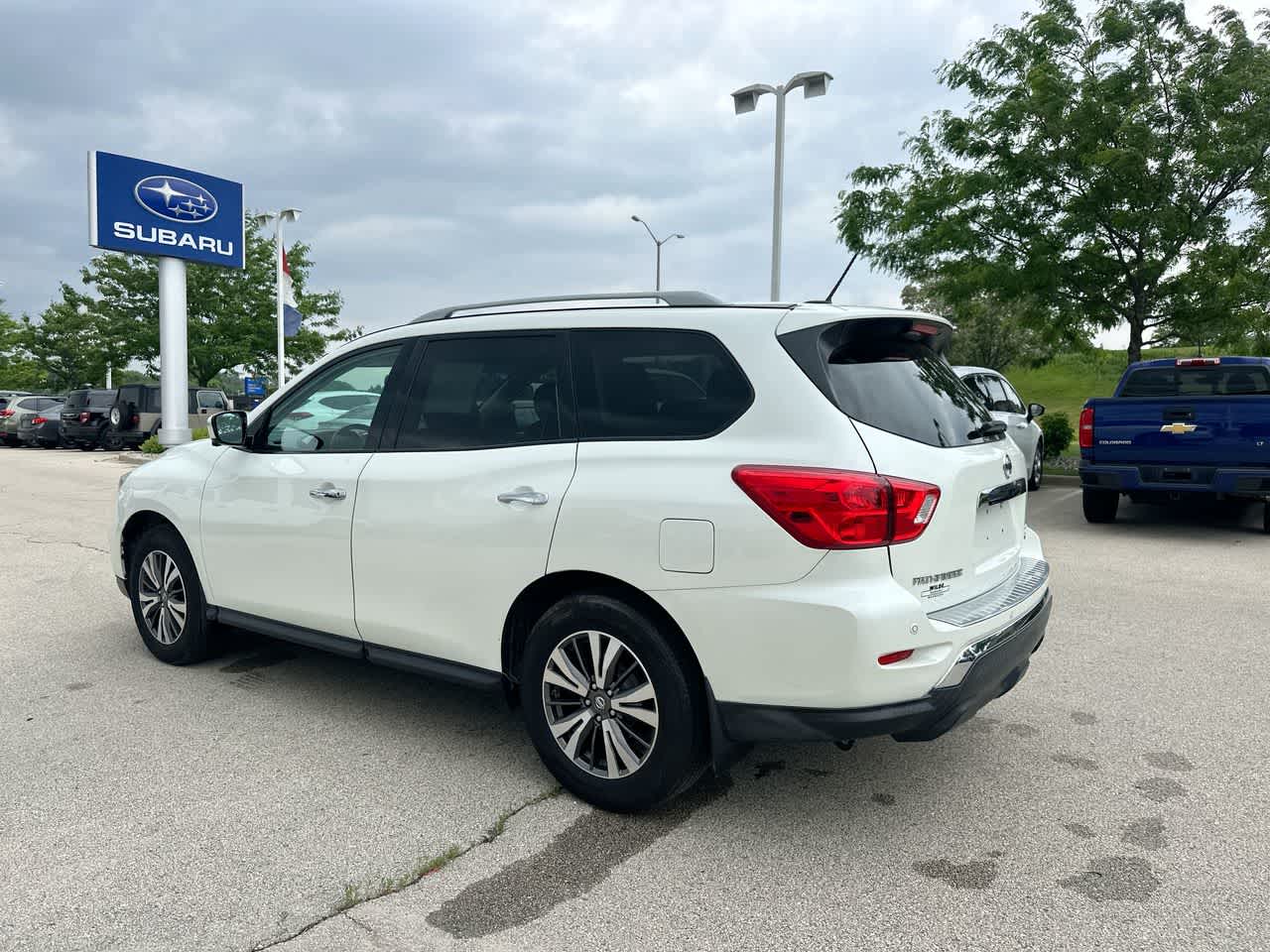 2017 Nissan Pathfinder SL 11