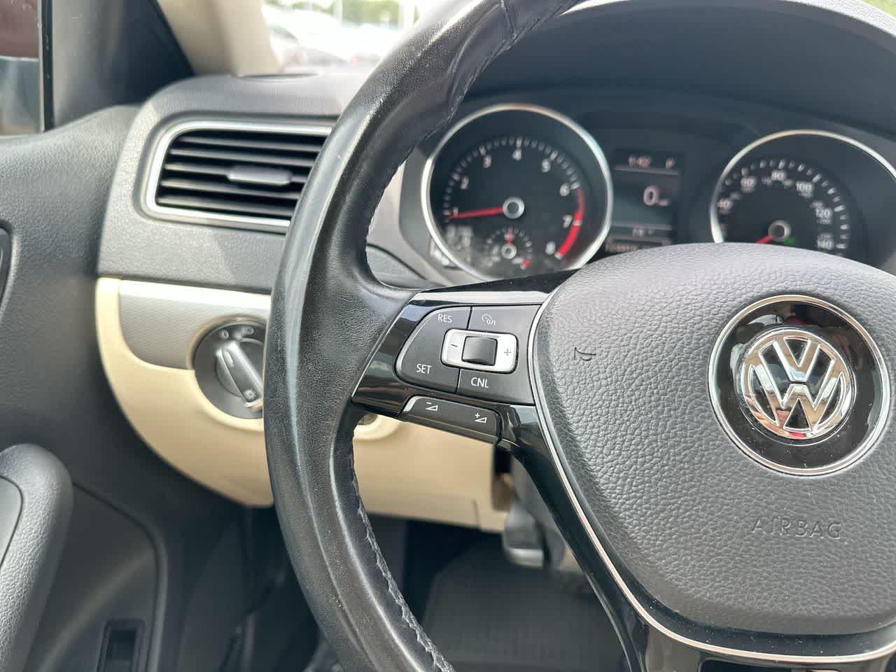 Thumbnail: 2017 Volkswagen Jetta - 29