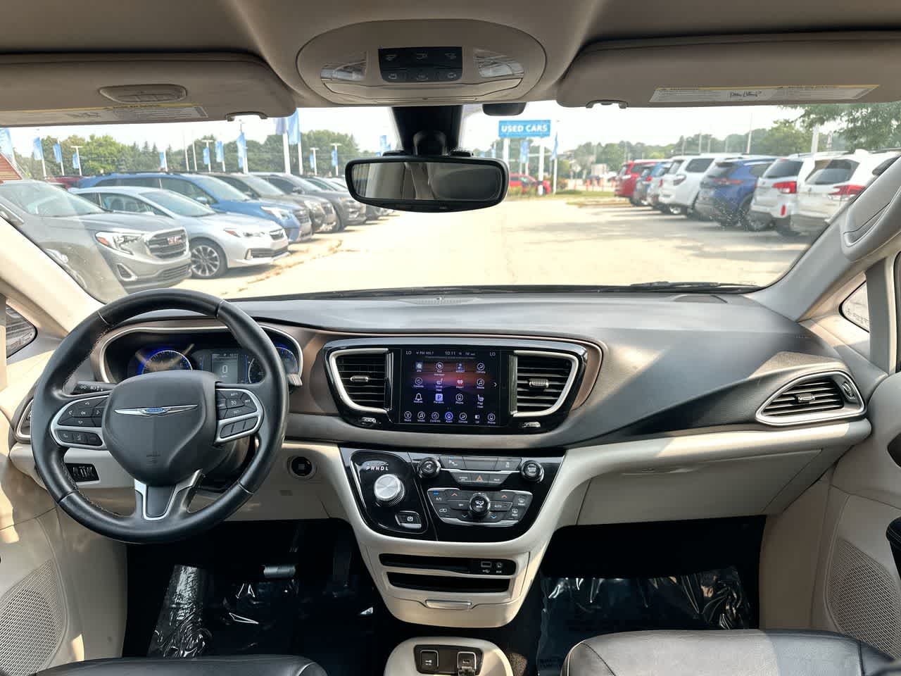 Thumbnail: 2017 Chrysler Pacifica - 20