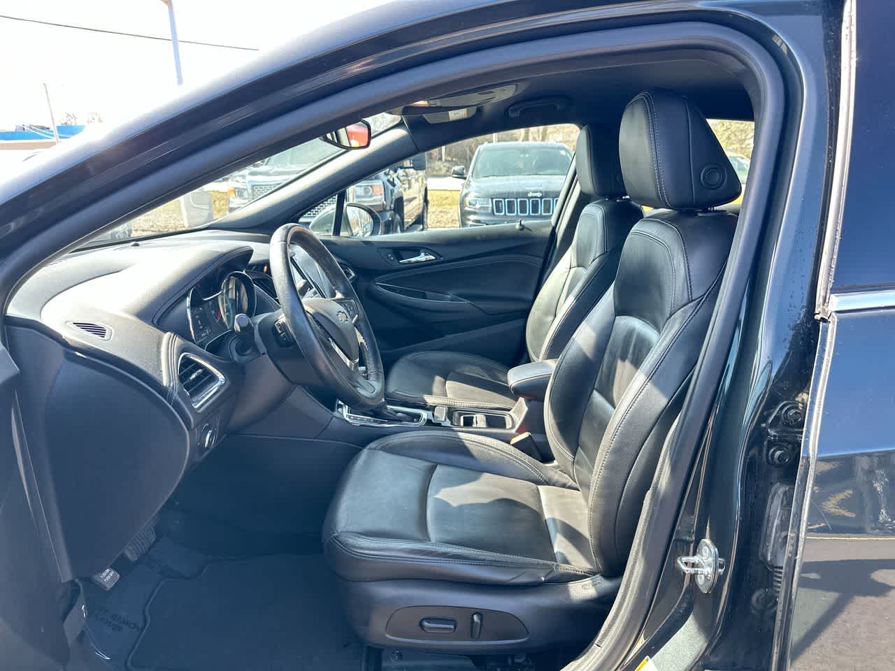 Thumbnail: 2018 Chevrolet Cruze - 21