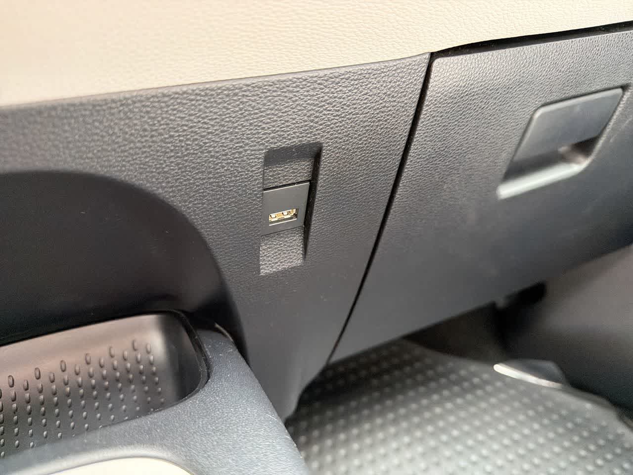 2021 Toyota Corolla LE - Photo 32