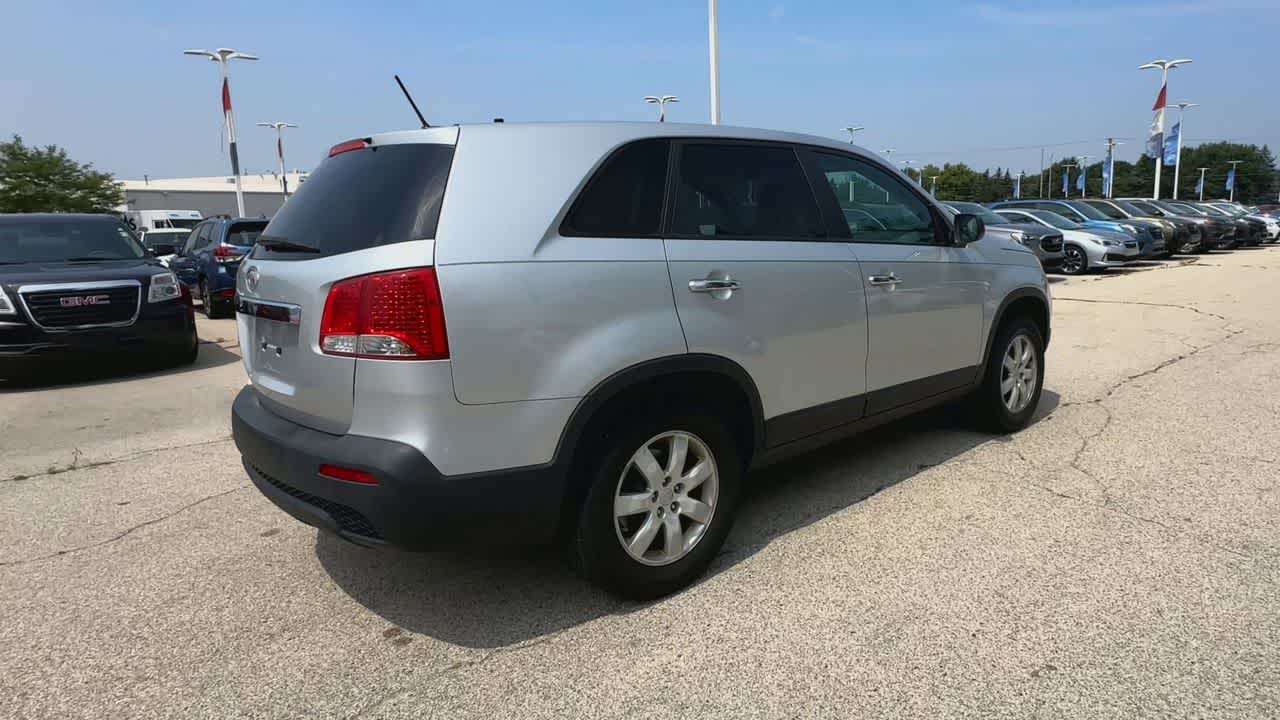 Thumbnail: 2011 Kia Sorento - 8