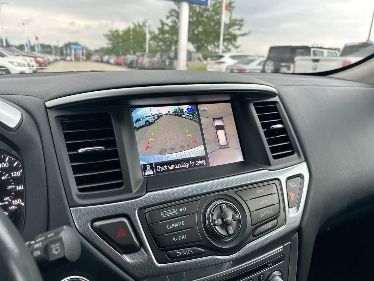 2017 Nissan Pathfinder SL 32