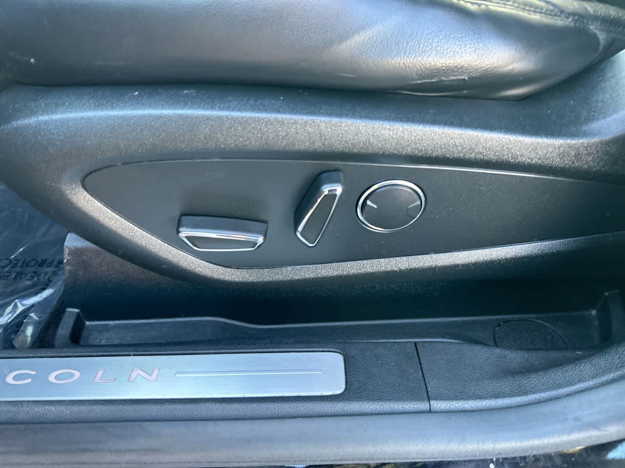 Thumbnail: 2017 Lincoln MKC - 22