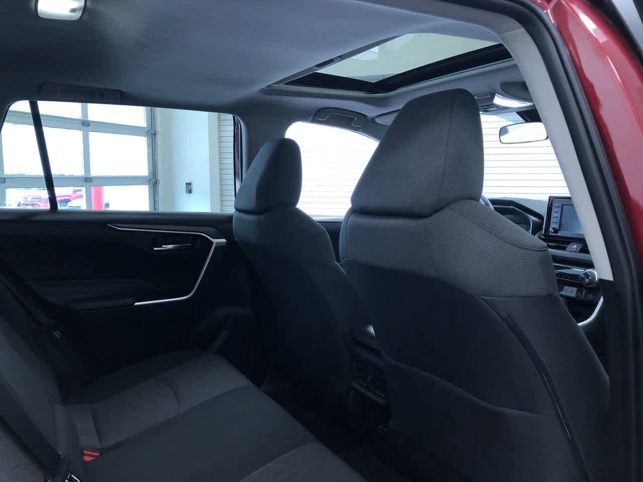 2022 Toyota RAV4 XLE 22