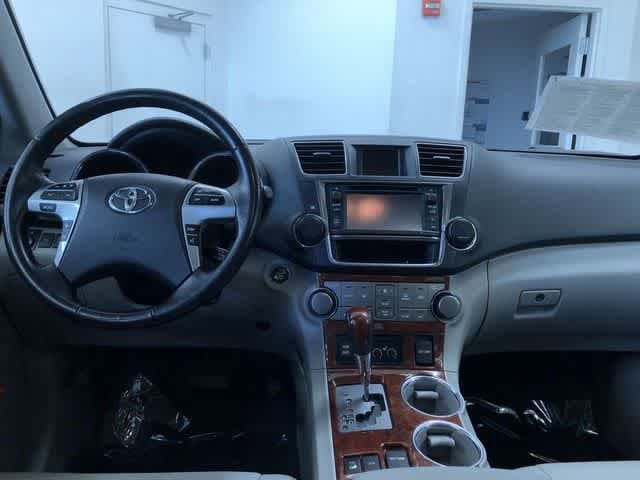 Thumbnail: 2013 Toyota Highlander - 18