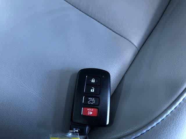 Thumbnail: 2019 Toyota Highlander - 33
