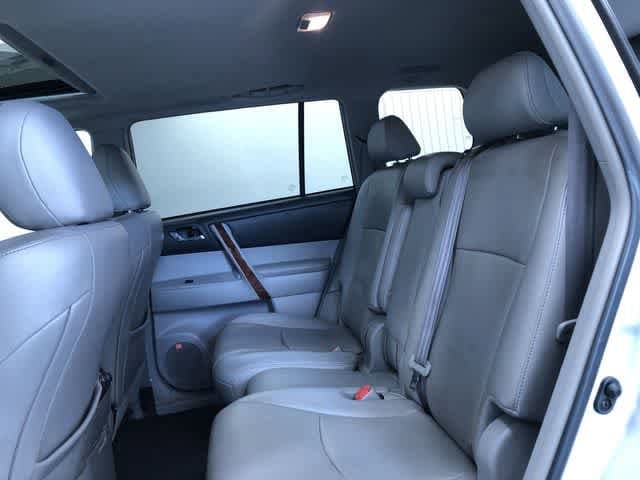 Thumbnail: 2013 Toyota Highlander - 21
