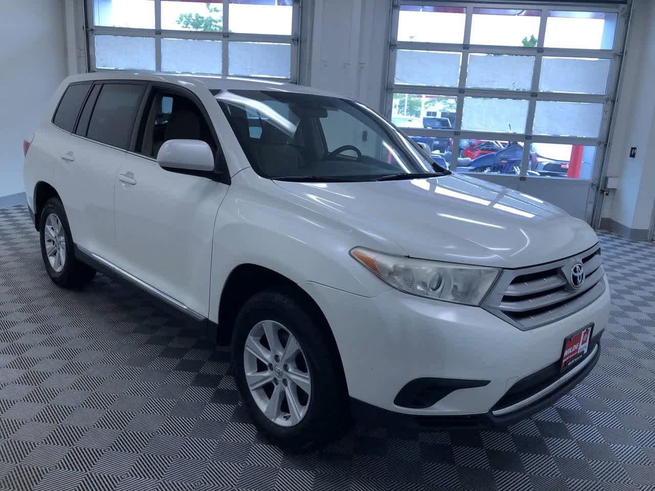 Thumbnail: 2013 Toyota Highlander - 35
