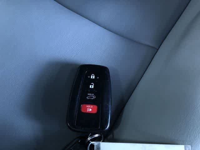 Thumbnail: 2020 Toyota RAV4 - 31