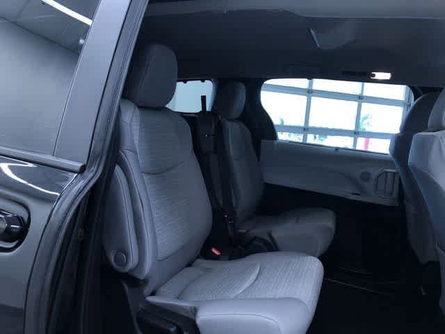 Thumbnail: 2026 Toyota Sienna - 20