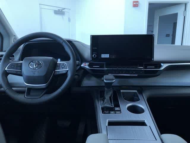 Thumbnail: 2026 Toyota Sienna - 17