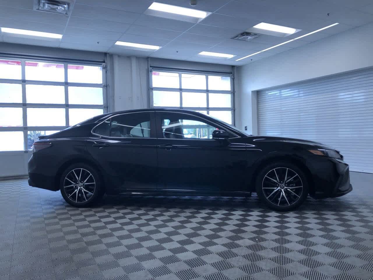 2024 Toyota Camry SE 39