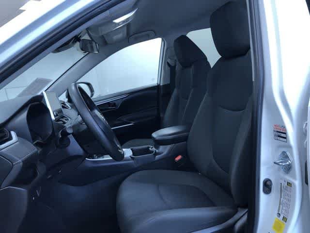 Thumbnail: 2025 Toyota RAV4 - 18