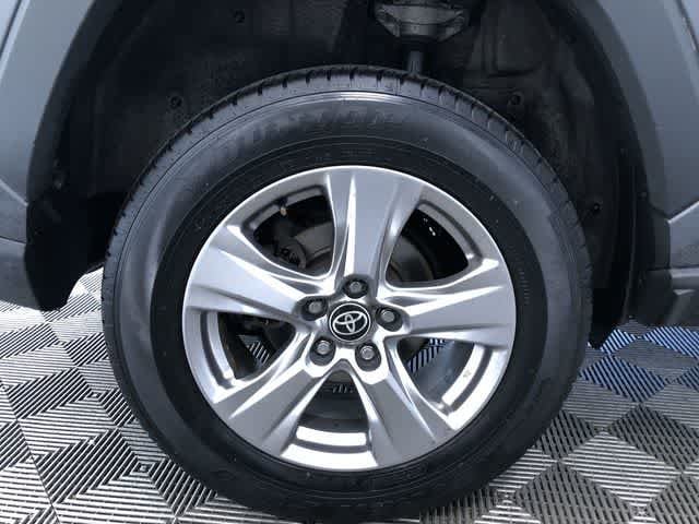 Thumbnail: 2022 Toyota RAV4 - 9