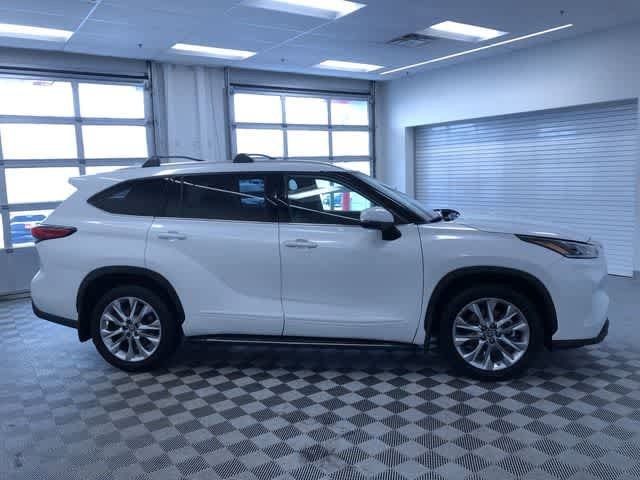 Thumbnail: 2022 Toyota Highlander - 35