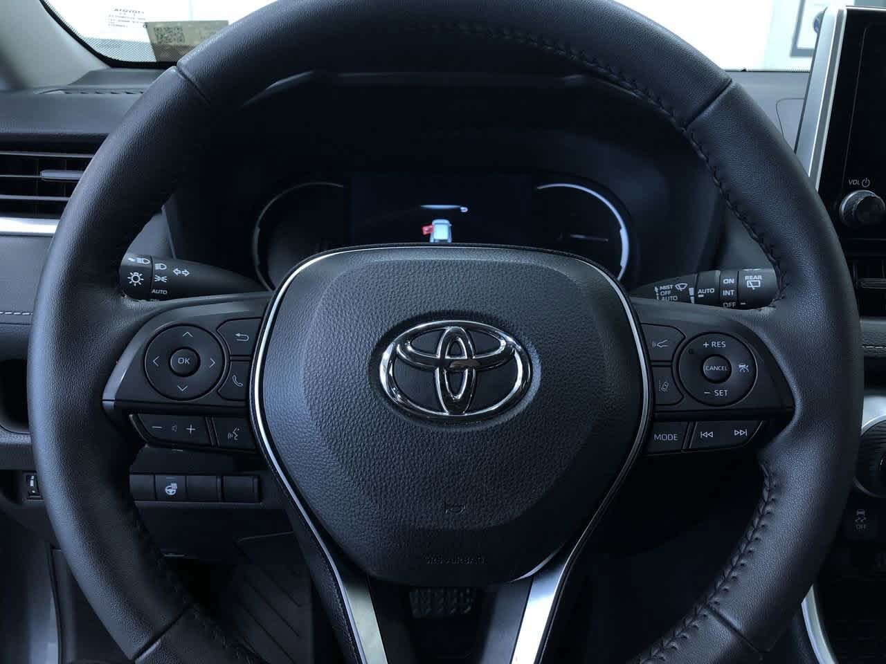 2024 Toyota RAV4 XLE 24