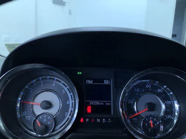 Thumbnail: 2015 Chrysler Town & Country - 29