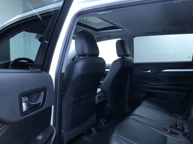 Thumbnail: 2019 Toyota Highlander - 19