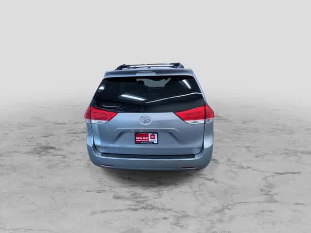 Thumbnail: 2011 Toyota Sienna - 9