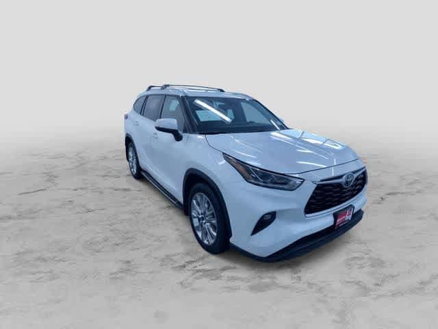 Thumbnail: 2022 Toyota Highlander - 3