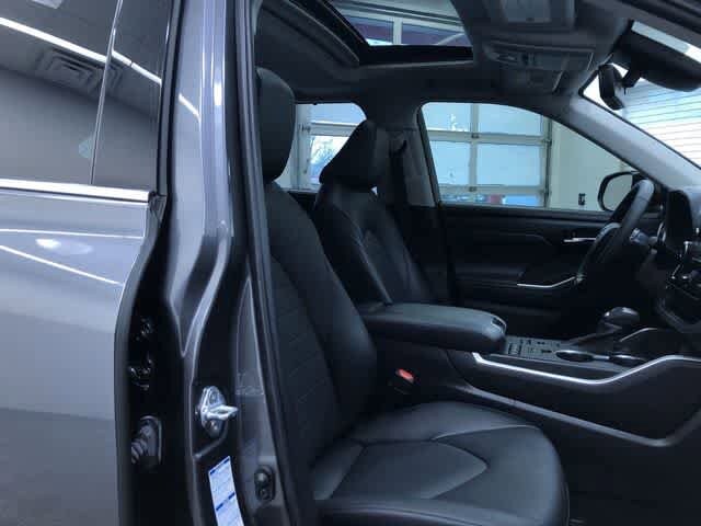 Thumbnail: 2022 Toyota Highlander - 23