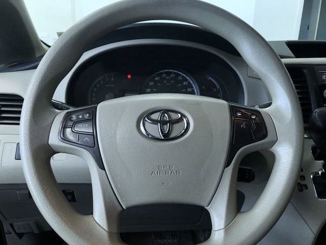 2014 Toyota Sienna  29