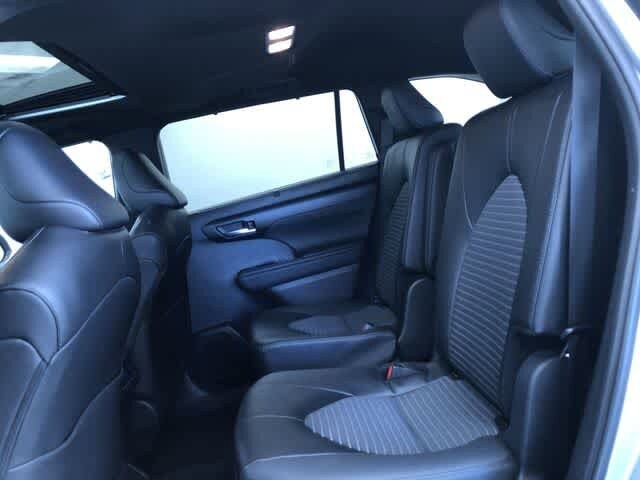 Thumbnail: 2025 Toyota Highlander - 21