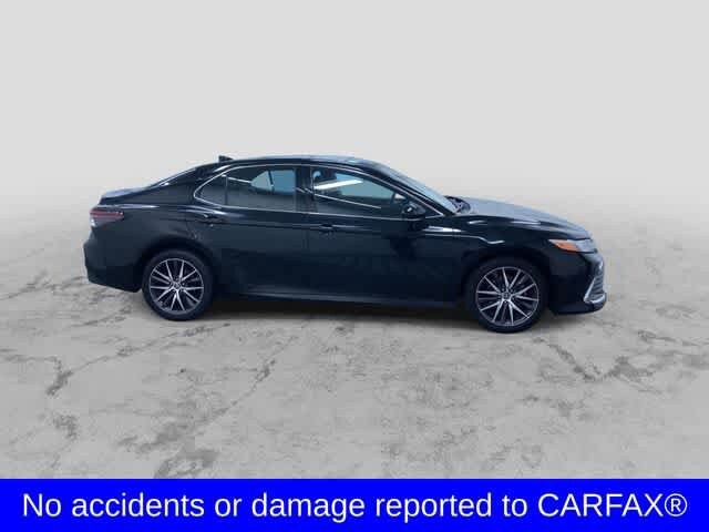 2022 Toyota Camry XLE photo 2