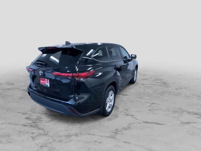 Thumbnail: 2023 Toyota Highlander - 9