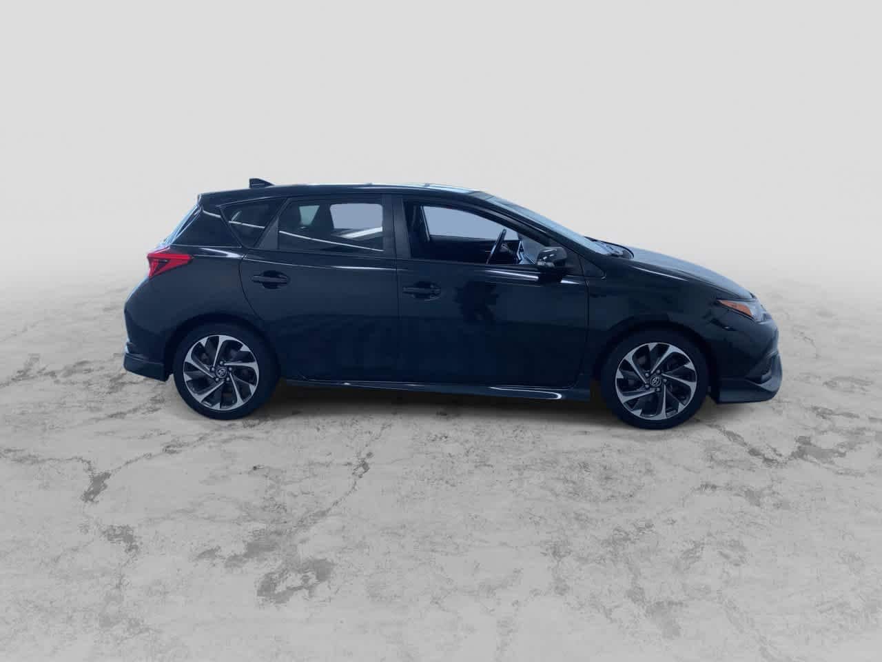 Thumbnail: 2017 Toyota Corolla iM - 2